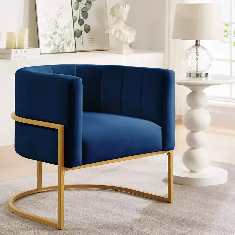 Poltroncina in velluto con cuscino, piedini in metallo dorato, schienale curvo, sedia da trucco imbottita, poltrona relax per casa